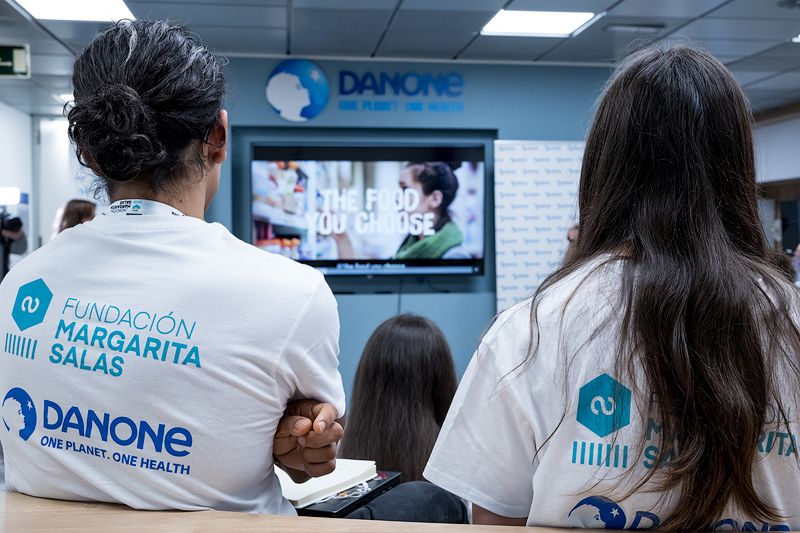 Fotografía tipo boton. Fotografía tomada durante un evento fotográfico realizado conjuntamente entre Danone y la Fundación Margarita Salas.